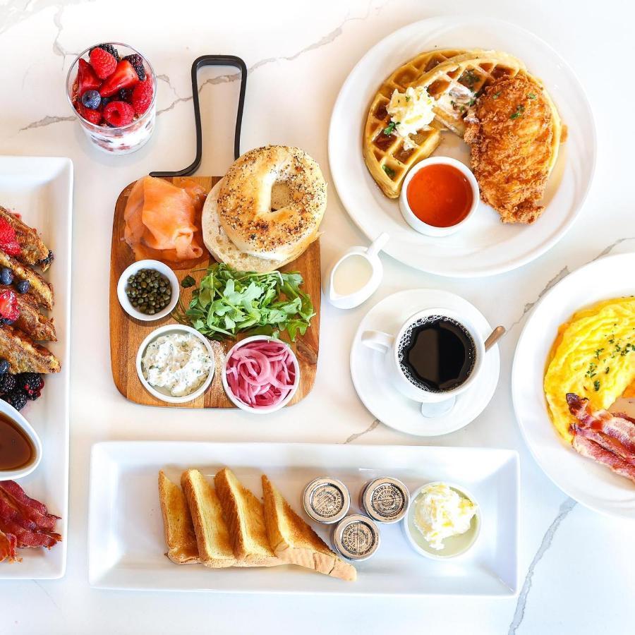 Voco Niagara Falls - The Cadence By Ihg Exterior foto A selection of breakfast foods